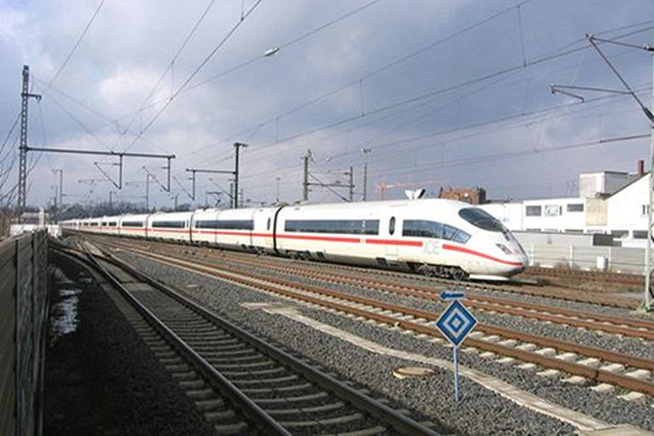 成都職業(yè)學校重視鐵路職業(yè)學生實踐能力培養(yǎng)