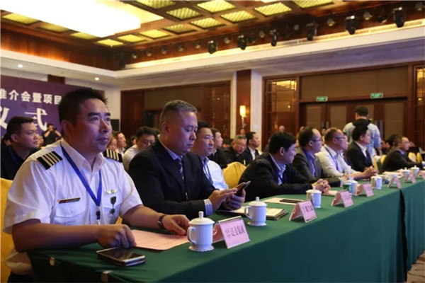 成都航空旅游職業(yè)中學(xué)購買派珀飛機(jī)