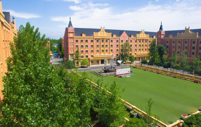 學(xué)校運(yùn)動(dòng)場(chǎng) 學(xué)校運(yùn)動(dòng)場(chǎng)