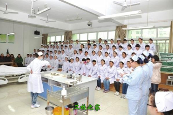 廣元職工醫(yī)學(xué)院 廣元職工醫(yī)學(xué)院