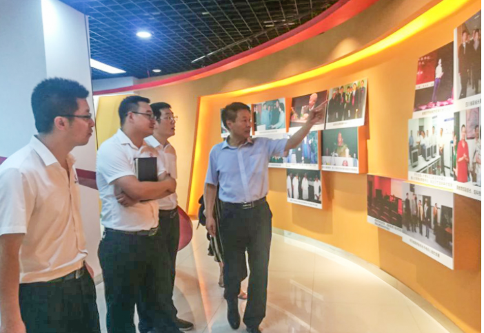 參觀成師校史展覽館