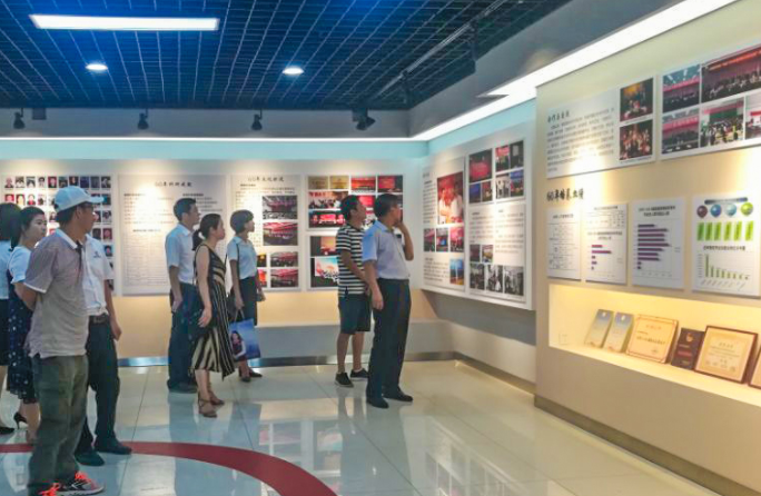 參觀成師校史展覽館