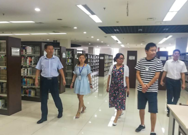 參觀成師圖書館