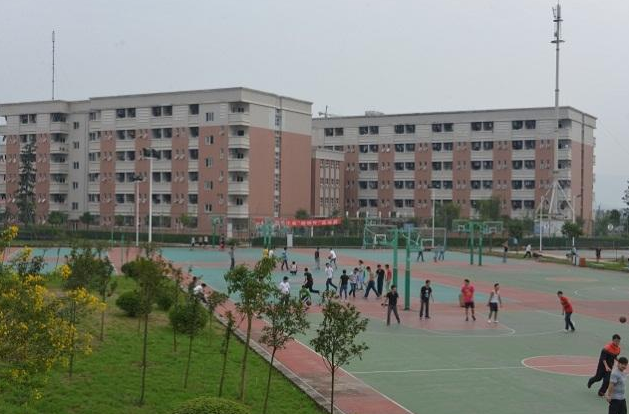 成都汽車職業(yè)技術(shù)學(xué)校課間休息