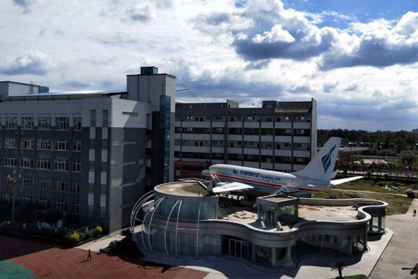 成都機(jī)電工程學(xué)校