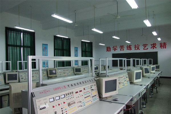 昆明職高學(xué)校