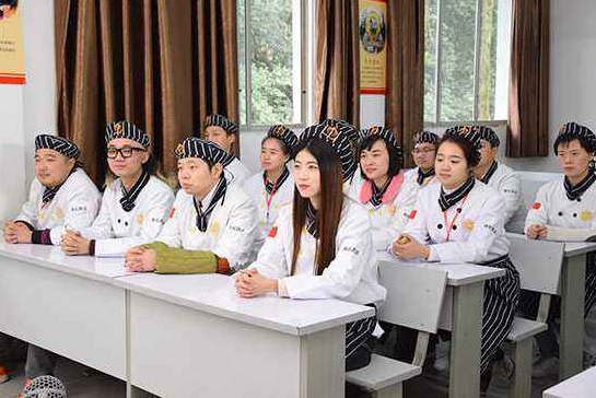 成都烹飪學(xué)校學(xué)生聽講 成都烹飪學(xué)校學(xué)生聽講