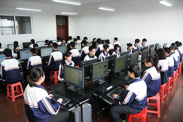 海南職校開展教育會(huì)議